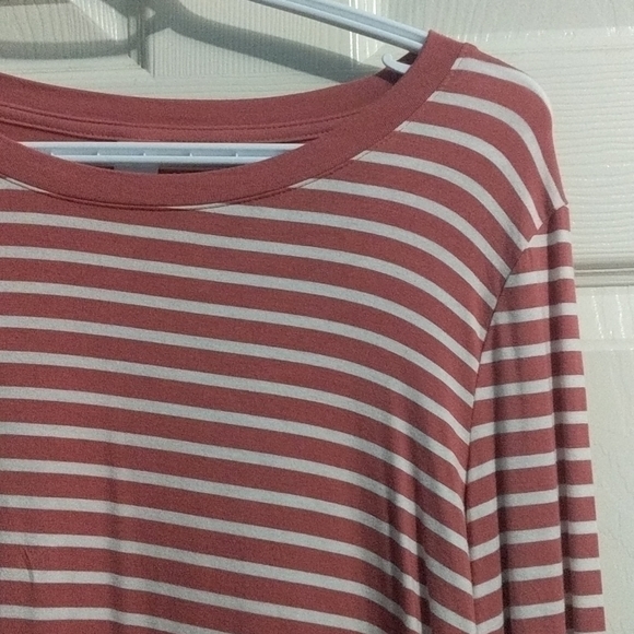 SALE [4/15$] OLD NAVY STRIPE LONG SLEEVE - Picture 2 of 3